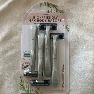 Bio-Friendly 4-Pack Silver Razors With Straw Fiber Handles